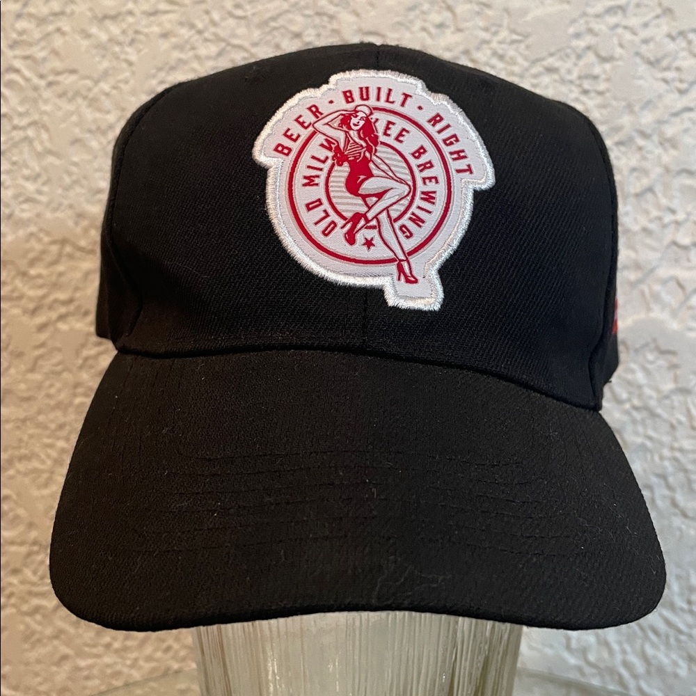 ⭐️NWOT Old Milwaukee Brewing Black SnapBack Baseball Cap with Retro Patch Logo